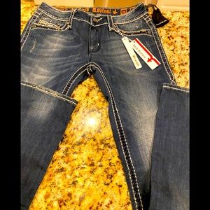NWT💛Rock Revival Straight Leg jeans w/full bling!
